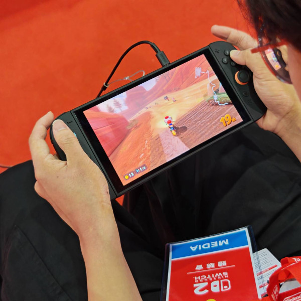 多圖！開箱Switch 2 新款磁吸式Joy-Con試玩 即睇打機畫質