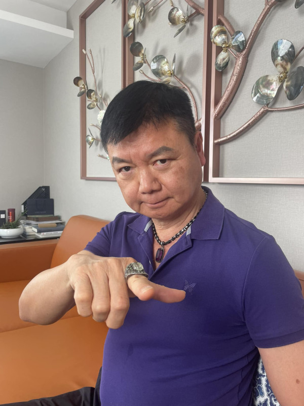 艾威被批太快走出喪妻陰霾捱轟「無情」 罕有反擊網民:要我傷痛幾耐先有權開心