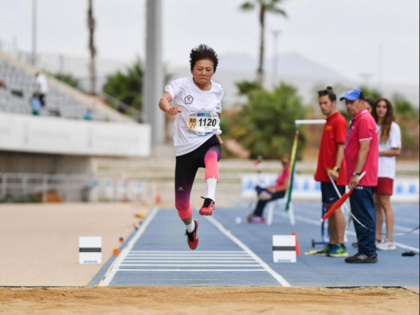 88歲百米女飛人林潘秀雲摘金被封「噴射機婆婆」 曾因喪偶陷情困  25年前重返跑道重啟第二人生 