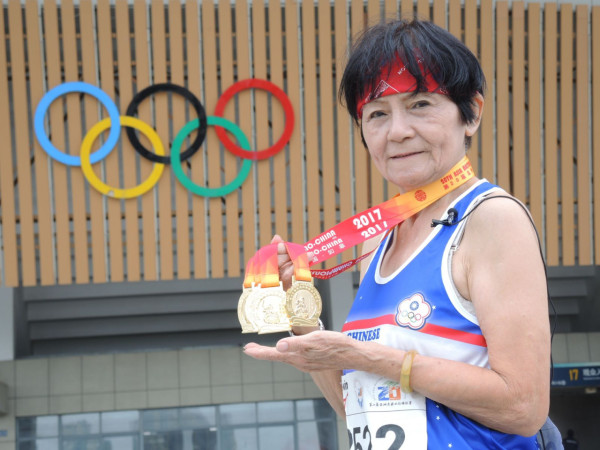 88歲百米女飛人林潘秀雲摘金被封「噴射機婆婆」 曾因喪偶陷情困  25年前重返跑道重啟第二人生 