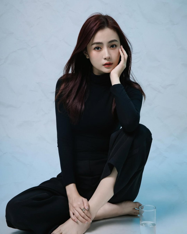 李蘊離婚後首度與前夫合照晒全家福 二人同框表情成焦點惹無限猜測
