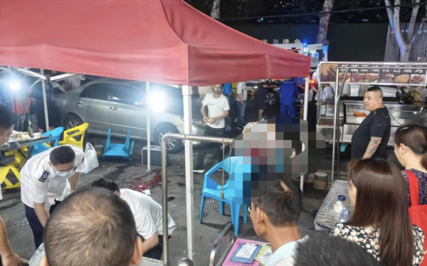 網瘋傳武漢夜市槍擊影片 烤肉攤食客遭爆頭1死2傷 目擊者：直接開4槍 
