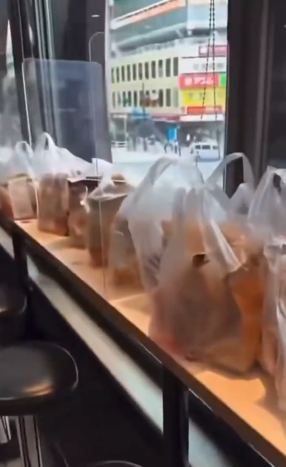 日本麥當勞推Pokémon卡再爆黃牛亂象！大量開心樂園餐被搶購後遭棄置街頭 