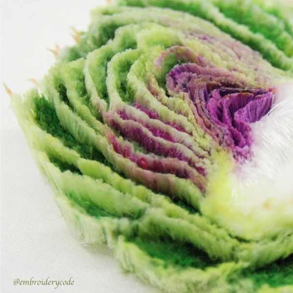 這些食物竟是3D立體刺繡?以假亂真巧手神還原漢堡/餐蛋麵!