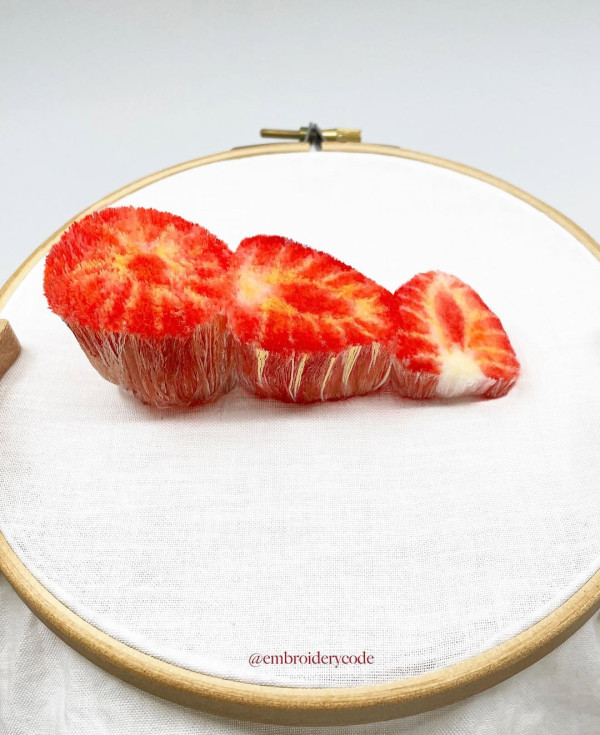 這些食物竟是3D立體刺繡?以假亂真巧手神還原漢堡/餐蛋麵!