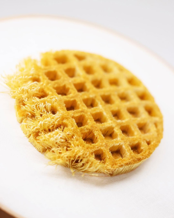 這些食物竟是3D立體刺繡?以假亂真巧手神還原漢堡/餐蛋麵!