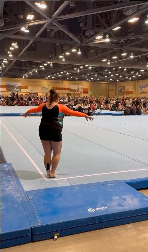 美國大碼體操選手翻轉刻板印象  靈活打關斗贏盡掌聲！吸近百萬粉絲大讚佩服 