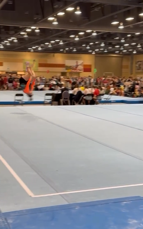 美國大碼體操選手翻轉刻板印象  靈活打關斗贏盡掌聲！吸近百萬粉絲大讚佩服 