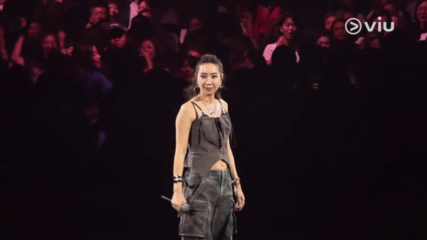 鄭秀文澳門演唱會2025｜當紅女歌手久休8年驚喜現身任嘉賓 獻唱代表作掀回憶殺