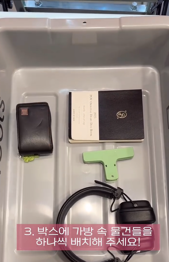 還在拍人生四格？韓國爆紅另類貼紙相機  潮拍What’s in my bag公開手袋秘密！ 