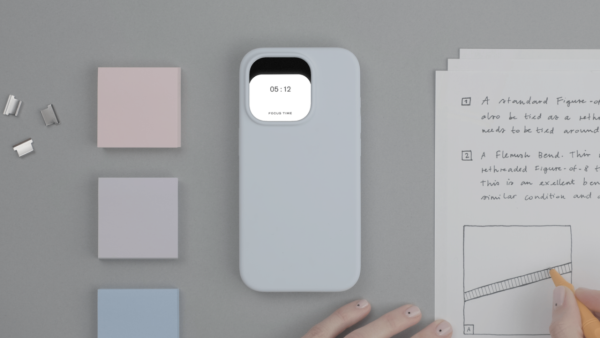 手機殼倒轉裝可解決手機成癮?秒變極簡傻瓜機/去除多餘資訊助低頭族戒除壞習慣