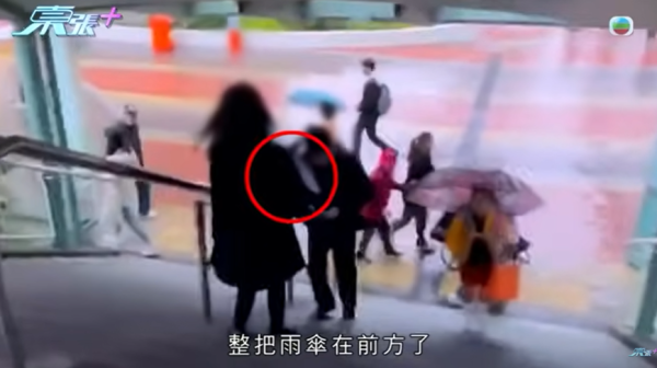 大圍「伸拳姐」無差分攻擊，圖片來源︰東張西望。