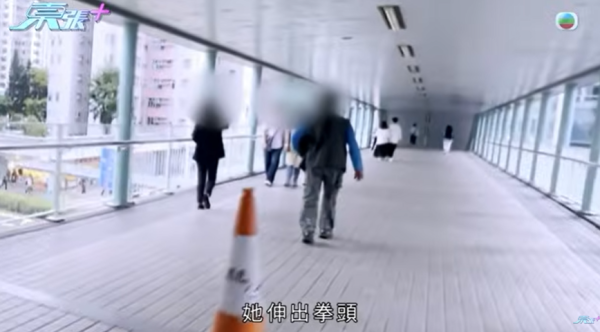 大圍「伸拳姐」無差分攻擊，圖片來源︰東張西望。