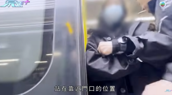 大圍「伸拳姐」無差分攻擊，圖片來源︰東張西望。