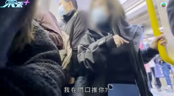 大圍「伸拳姐」無差分攻擊，圖片來源︰東張西望。