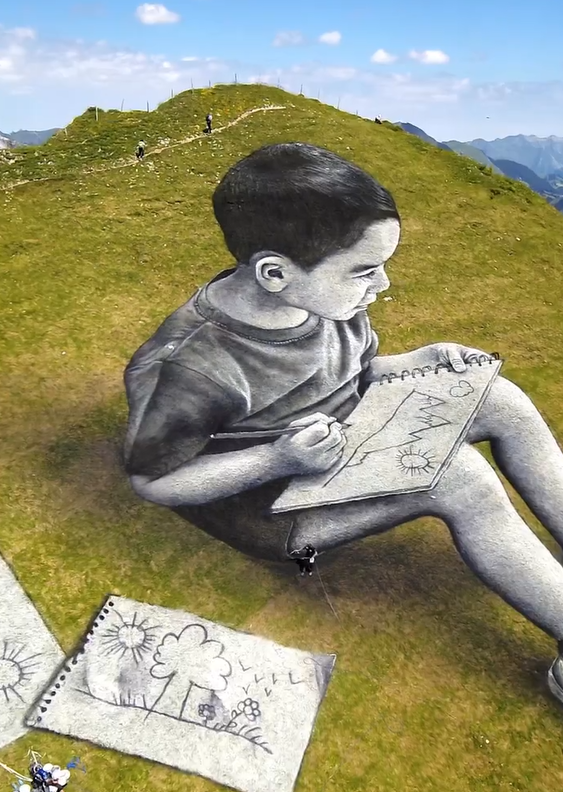 法國藝術家用山做畫布 創造出1萬平方米巨畫 