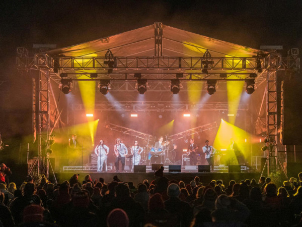 澳洲塔斯馬尼亞6大冬季特色活動！酒鬼最愛威士忌周、勇士挑戰裸游冬泳 