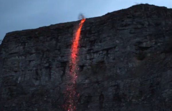 超罕見「火瀑布」現身 一年一度只出現10分鐘 達成2條件才能出現 