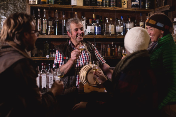 澳洲塔斯馬尼亞6大冬季特色活動！酒鬼最愛威士忌周、勇士挑戰裸游冬泳 