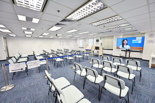 圖示一般職系處招聘中心新設置的考生報到登記處。