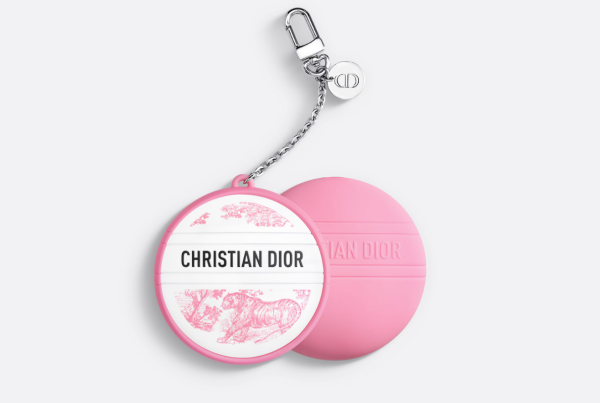 2025手袋吊飾推介2. Dior 全效修護萬用霜 - Toile de Jouy珍藏版連掛飾隨行套