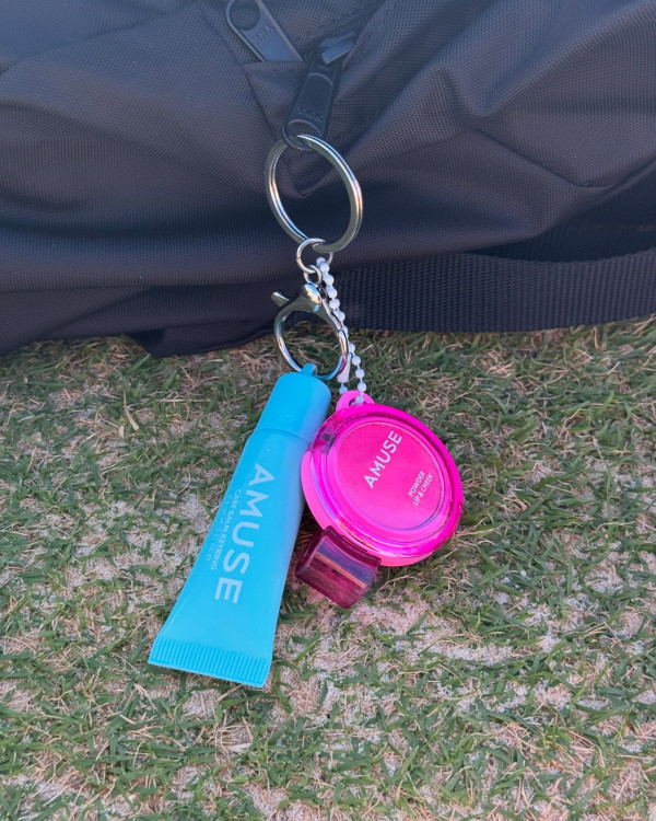 2025手袋吊飾推介9. AMUSE Lip & Cheek 多用途便攜輕盈絲絨霧面胭脂唇頰兩用膏