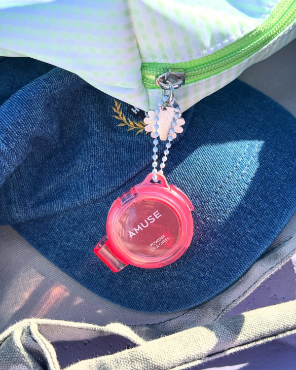 2025手袋吊飾推介9. AMUSE Lip & Cheek 多用途便攜輕盈絲絨霧面胭脂唇頰兩用膏