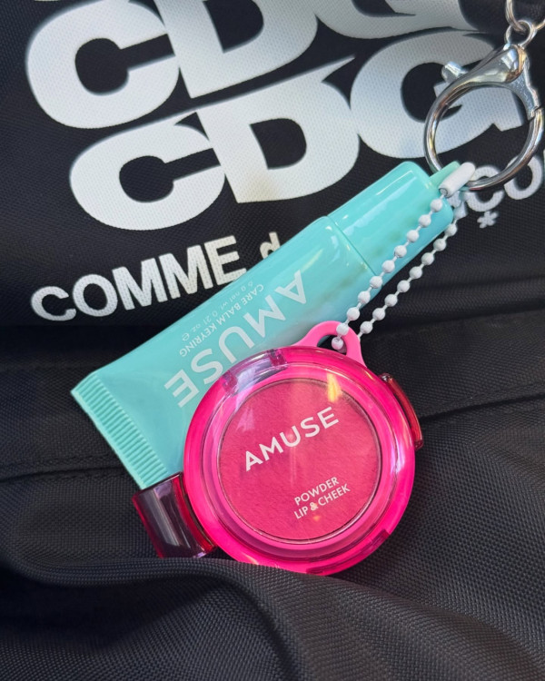 2025手袋吊飾推介9. AMUSE Lip & Cheek 多用途便攜輕盈絲絨霧面胭脂唇頰兩用膏