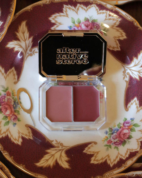 2025手袋吊飾推介4. ALTERNATIVE STEREO Blushing Pendant