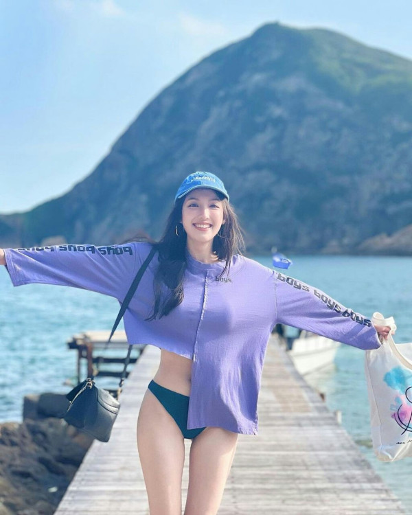 海兒被野生捕獲臉部狀態白到反光 生圖驚見一部位離奇僵硬被指醫美過度？