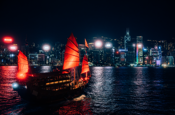 木村拓哉女兒光希驚喜現身中上環 搭電車/張保仔號沉醉香港迷人夜景 