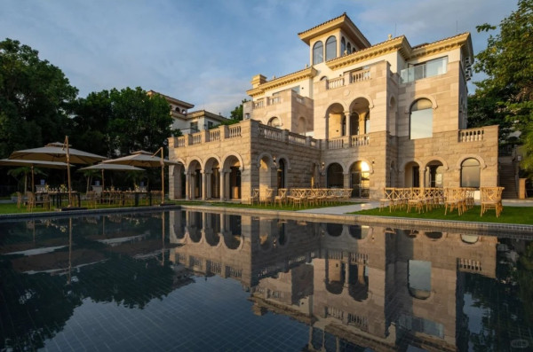 海島日記·半山私湯莊園（圖片來源：小紅書@海島日記· 半山私湯莊園）