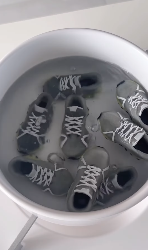 讓人捨不得吃的迷你衣服！用麵粉做的「衣服麵」超可愛！「鞋子」也可以淥？ 