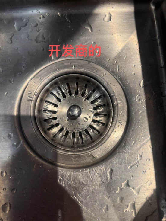 港漂通渠被劏呻中伏，圖片來源：小紅書@飘雪茉莉。