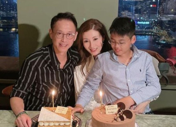 最美港姐冠軍同框樂壇天后大纜扯唔埋 看不出年齡相差10年原來好friend！