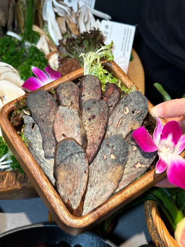 榮山鍋‧野菌土雞火鍋(圖片來源:小紅書@榮山鍋‧野菌土雞火鍋) 榮山鍋‧野菌土雞火鍋(圖片來源:小紅書@榮山鍋‧野菌土雞火鍋)