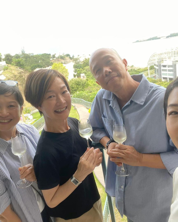 譚玉瑛跑樓梯意外跌倒「膝蓋骨碎裂」 忍痛延遲手術傷勢曝光︰包紮得好似大件事