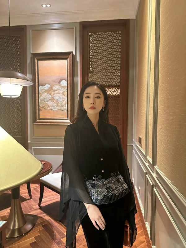 JJ賈曉晨身形突然暴脹發福判若兩人 生圖曝光嚇窒網民認不出：肥咗咁多