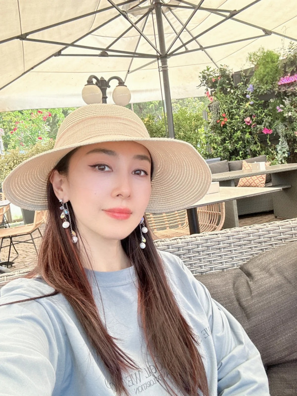 JJ賈曉晨激動落淚首談為愛淡出娛圈！驚爆後悔巔峰期閃嫁樊少皇生BB？