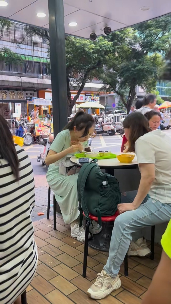 「最慘情港姐冠軍」平民化食街邊檔冇人認出 46歲近況曝光堅強撐起成頭家