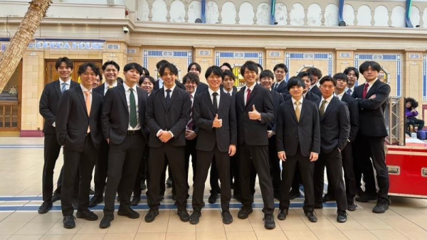 日本西裝啦啦隊「Cheer Re-Man’s」街頭表演爆紅！全男班顛覆傳統熱血追夢 