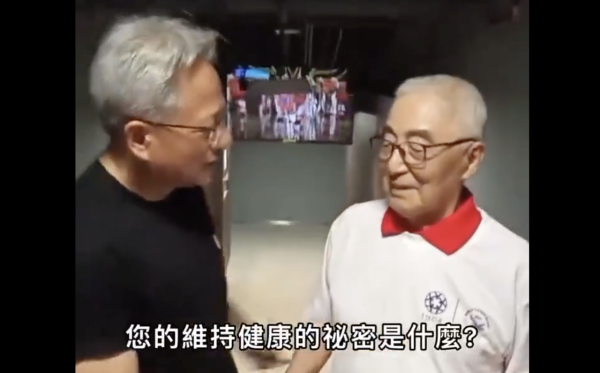 黃仁勳向104歲老運動員取經長壽秘笈 老人回答令眾人笑而不語