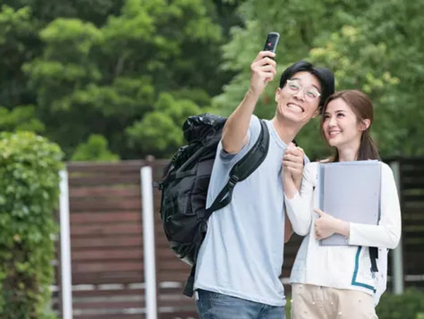 港女去旅行攜帶情趣頸圈 機場安檢職員打開檢查 老公勁man當眾1句回應KO