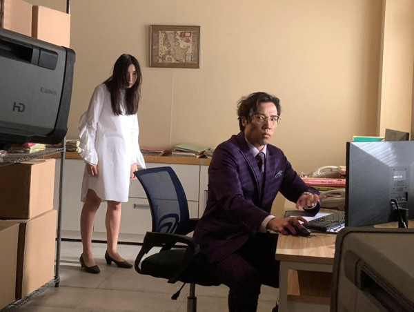 港人怒斥00後唔識職場禮儀，示意圖，圖片來源︰《愛．回家之開心速遞》劇照。