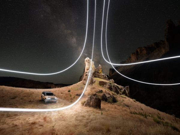 真的不是AI！無人機光影拍攝懸浮空中「窗簾」   猶如異世界奇景超夢幻 