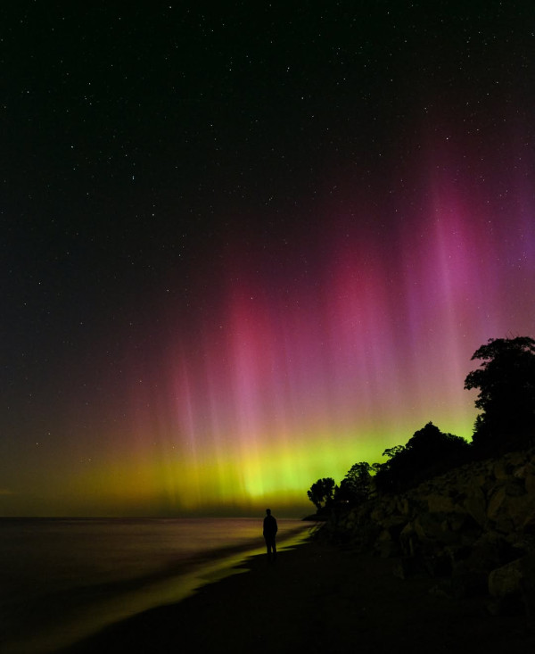 真的不是AI！無人機光影拍攝懸浮空中「窗簾」   猶如異世界奇景超夢幻 