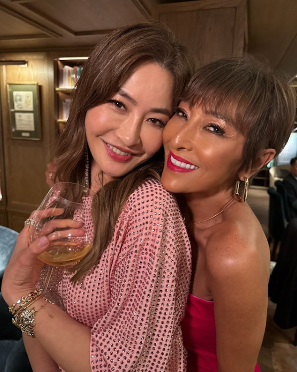 周汶錡51歲生日凍齡美貌驚人！法籍老公身型變圓潤！妹妹周勵淇夫婦合體現身