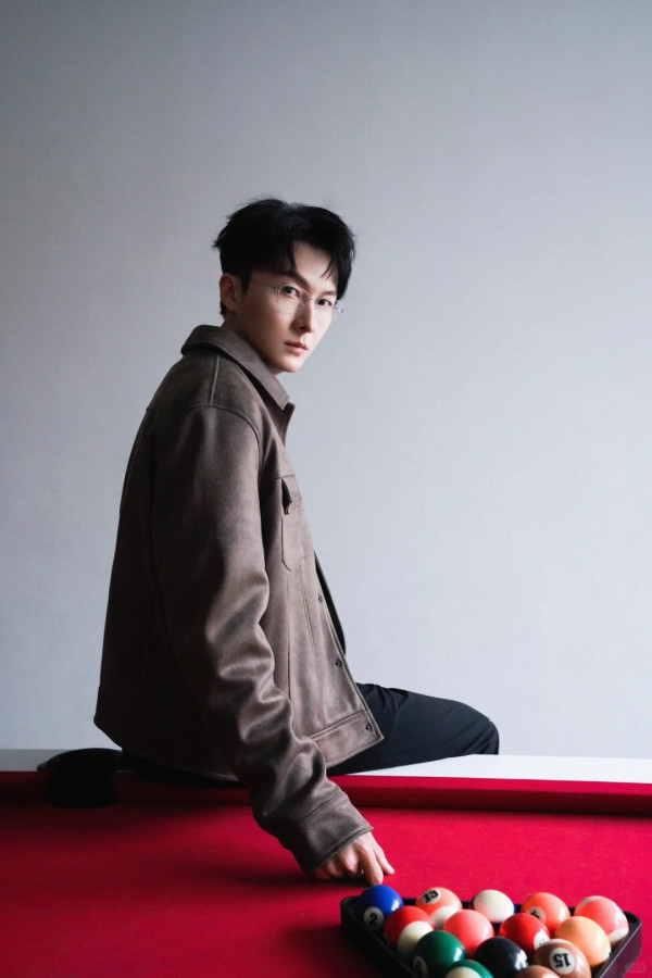 王浩信漂染全頭白金毛判若兩人 新形象如改頭換面嚇窒網民認唔出