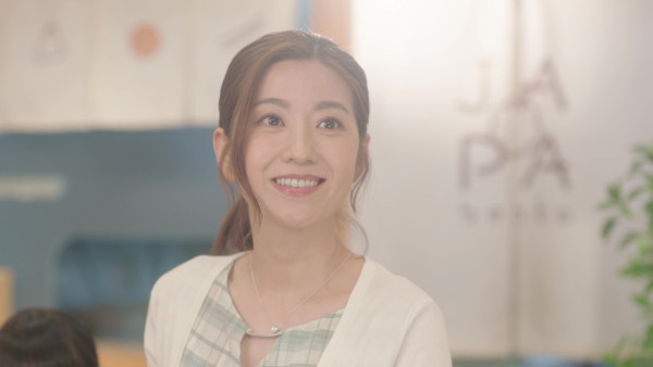 刑偵12｜陳自瑤甜笑溫柔超白打燈獲讚靚到發光 束馬尾凍齡演樸素單親媽咪