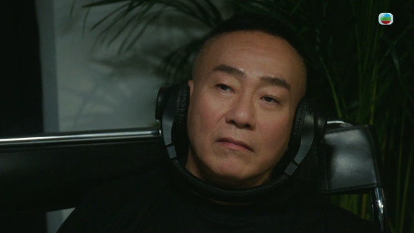 刑偵12｜陳自瑤甜笑溫柔超白打燈獲讚靚到發光 束馬尾凍齡演樸素單親媽咪